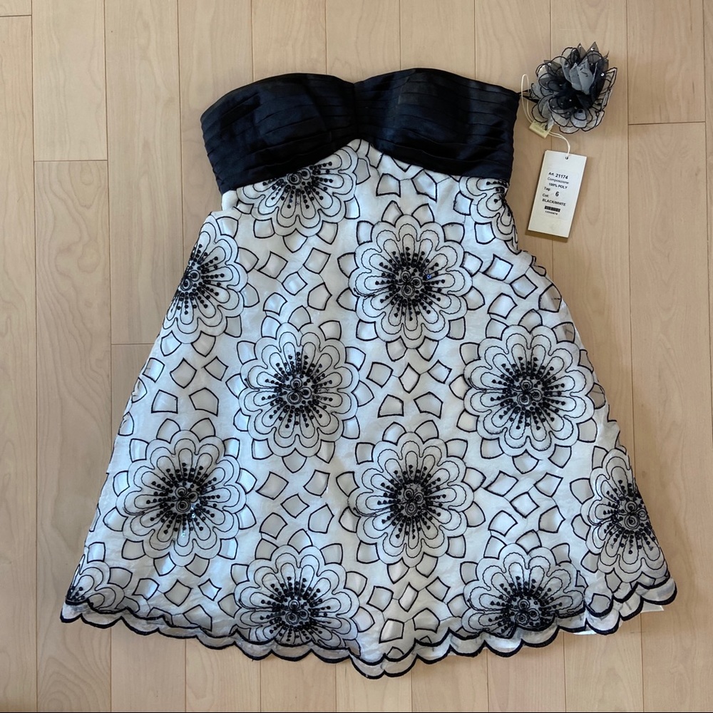 LARA Strapless Formal Dress